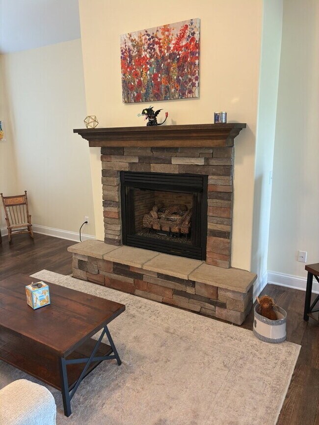 Foto del edificio - "Charming 3-Bedroom Home with 2 Full Baths in Greenville's Forest Ridge!"