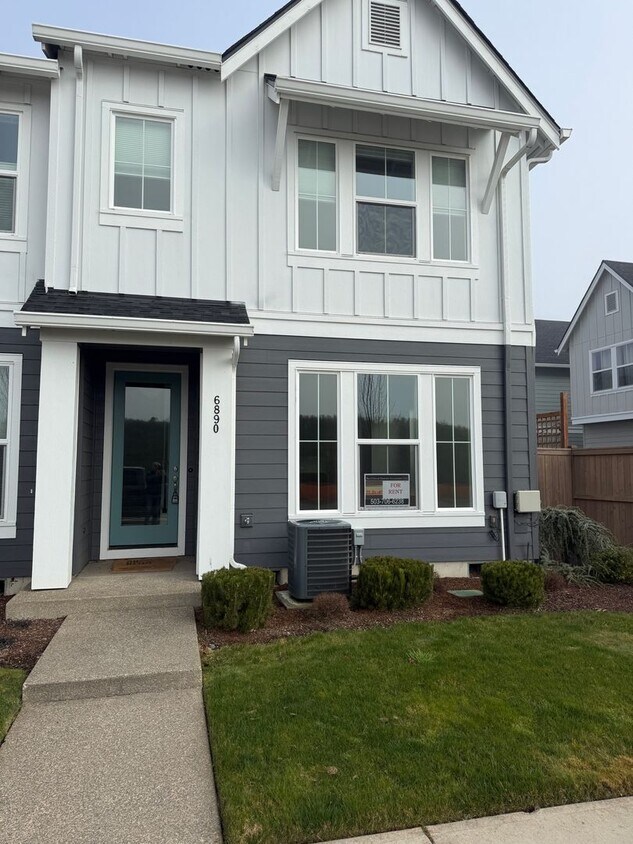 Hillsboro Townhouse/Condo - Hillsboro Townhouse/Condo