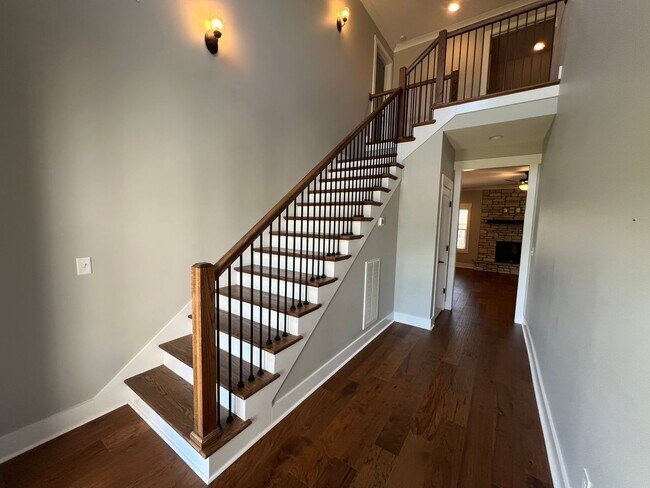 Building Photo - Spacious 4 Bedroom 3.5 Bath + Media Room a...