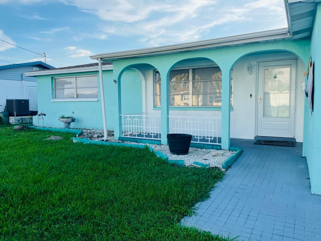 12739 3rd Isle, Hudson, FL 34667 House for Rent in Hudson, FL