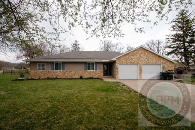 Huge 4-bedroom, 4-bath home - Huge 4-bedroom, 4-bath home