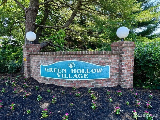Foto del edificio - 311 Green Hollow Dr