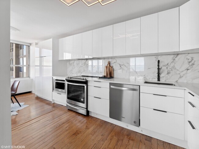 Foto del edificio - 655 W Irving Park Rd