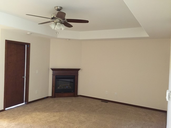 Upper living room - 1884 Wrigley St