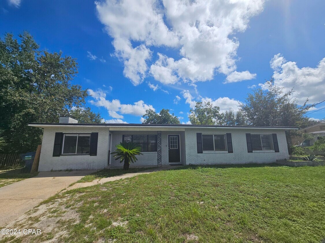 Foto principal - 112 Martin Lake Dr