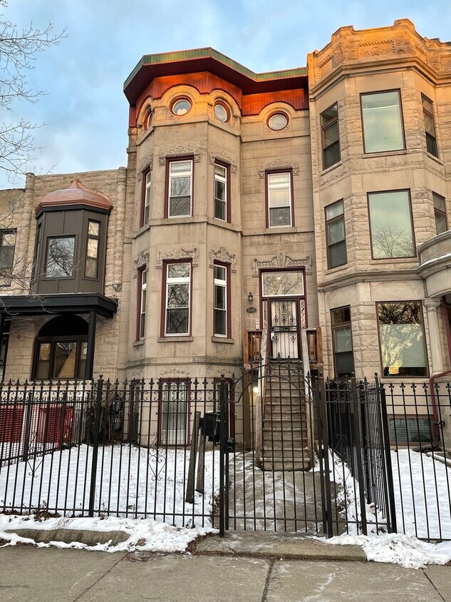 Primary Photo - 3547 S King Dr