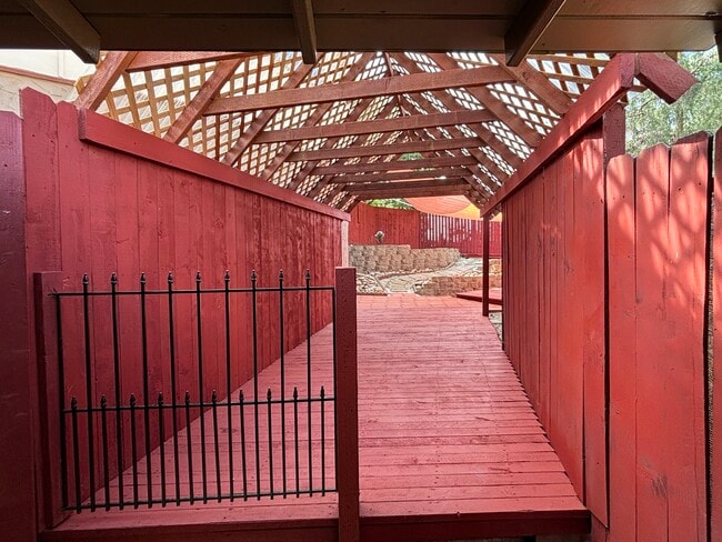 Foto del edificio - 4010 Pepper Dr