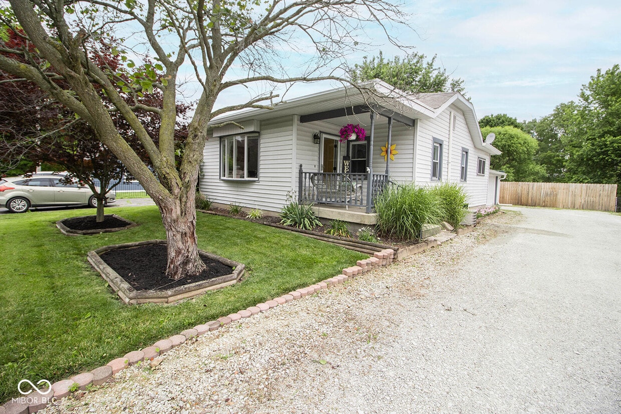 Foto principal - 113 E Indiana Ave