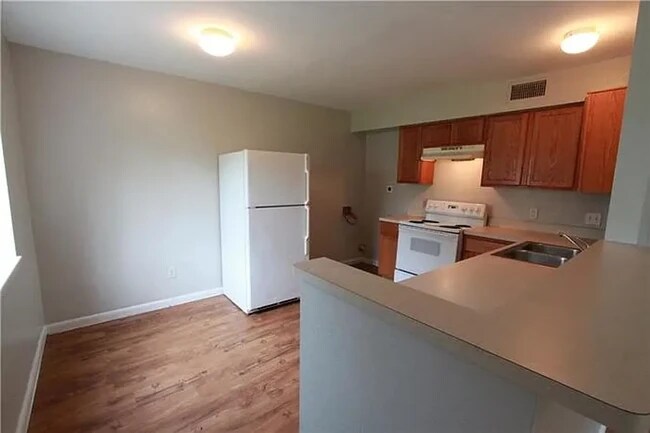 Foto del edificio - 7206 Twin Crest Dr