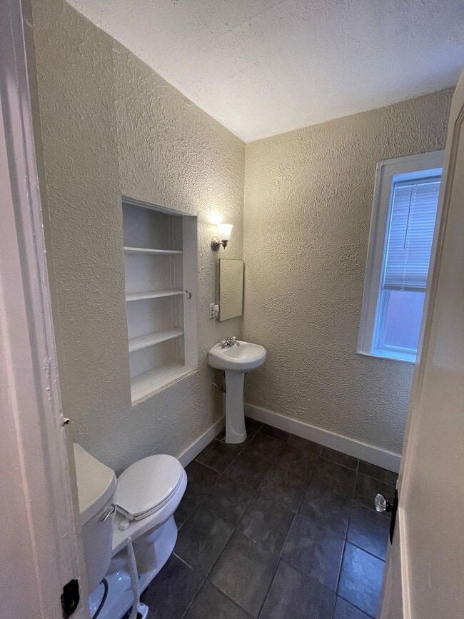 Building Photo - CASS D Apartments-5338