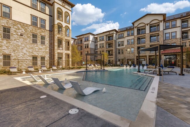 Building Photo - Aven at the Cove