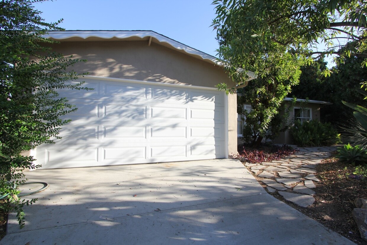 Primary Photo - Beautiful 3 Bedroom Near UCR