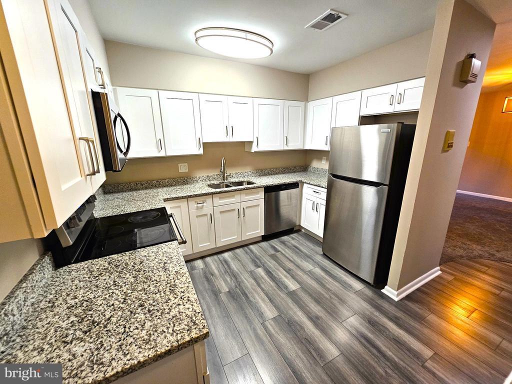 Foto principal - 6711 Park Heights Ave