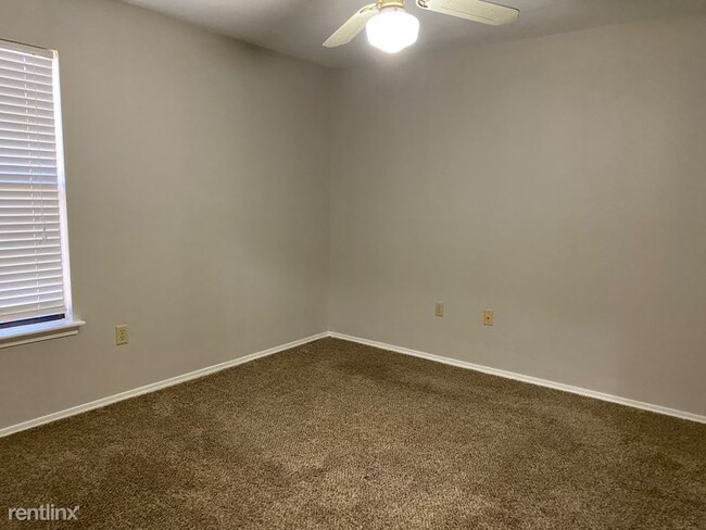 Building Photo - 3 br, 2 bath House - 1705 Calgary Trl