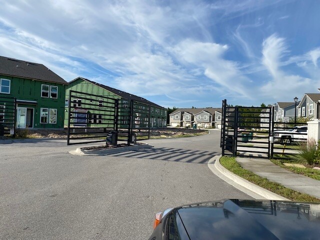 Gated communicty - 11250 Minnetta Ct