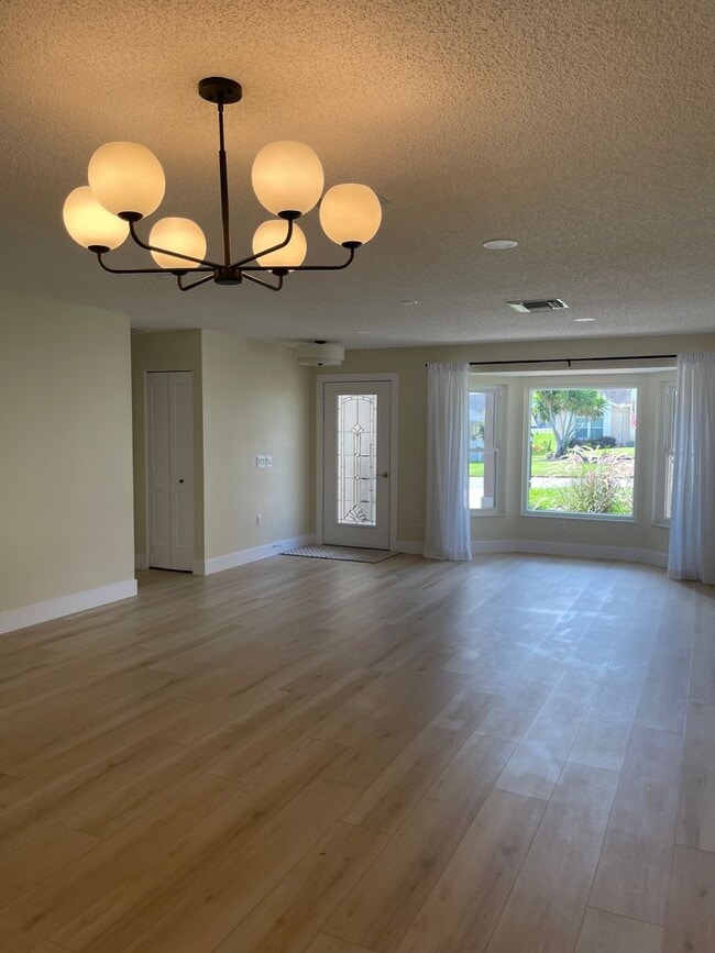 Building Photo - 8143 Laurel Green Dr