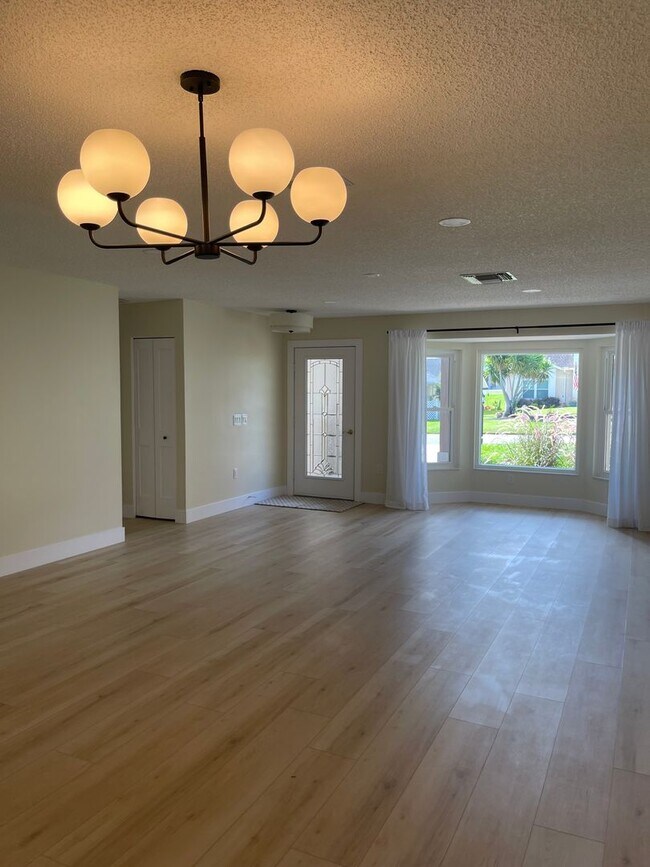 Foto del edificio - 8143 Laurel Green Dr
