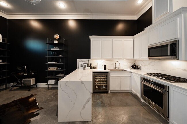 Building Photo - 5801 Winsome Ln