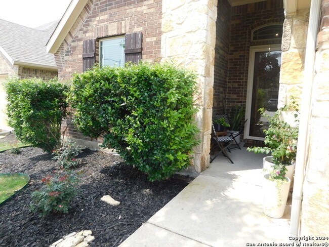 Building Photo - 4 BR/3 bath Boerne Beauty!!