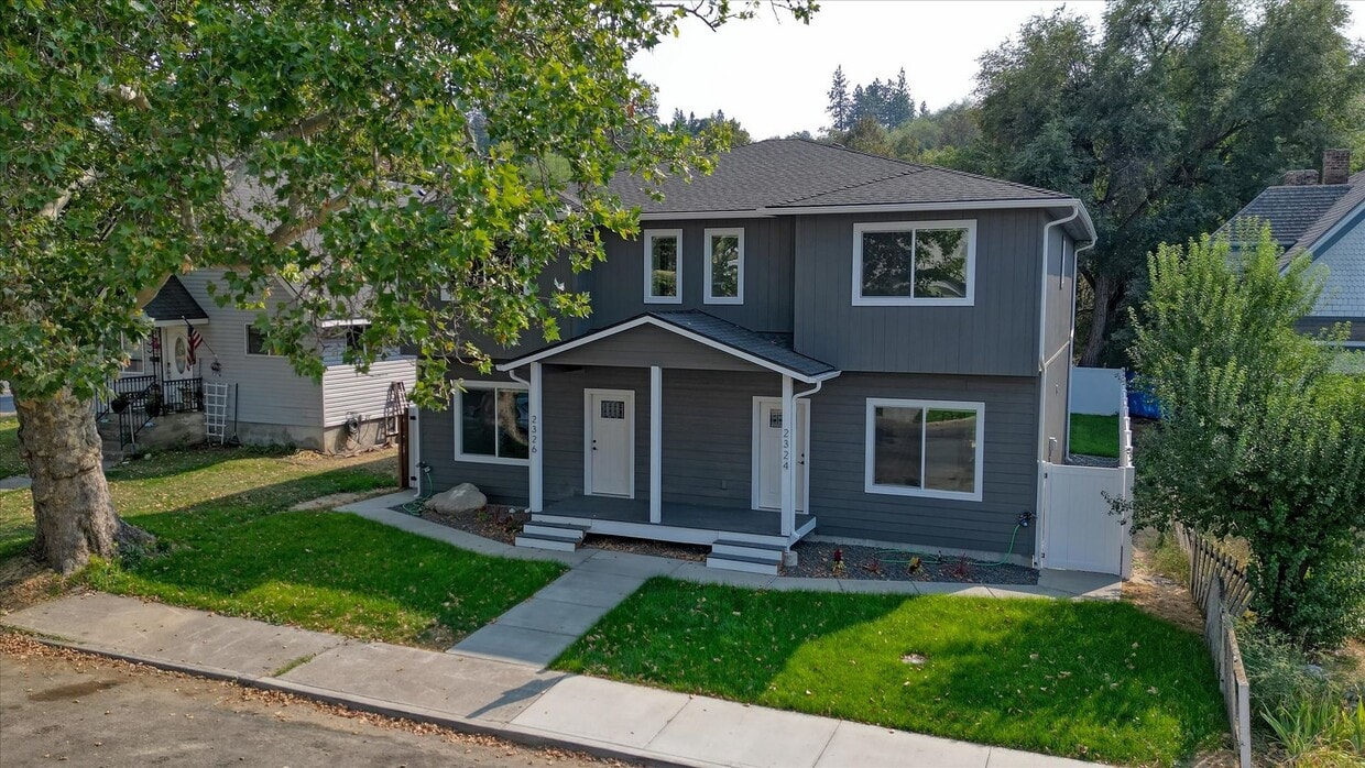 Primary Photo - E. 7th Duplex