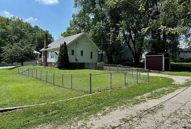 Foto del edificio - 1015 A Ave E