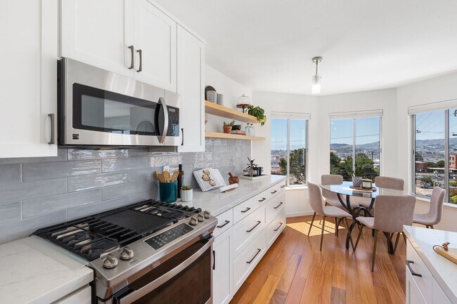 Foto del edificio - 2BR/2BA Potrero Contemporary View Condo! 2...