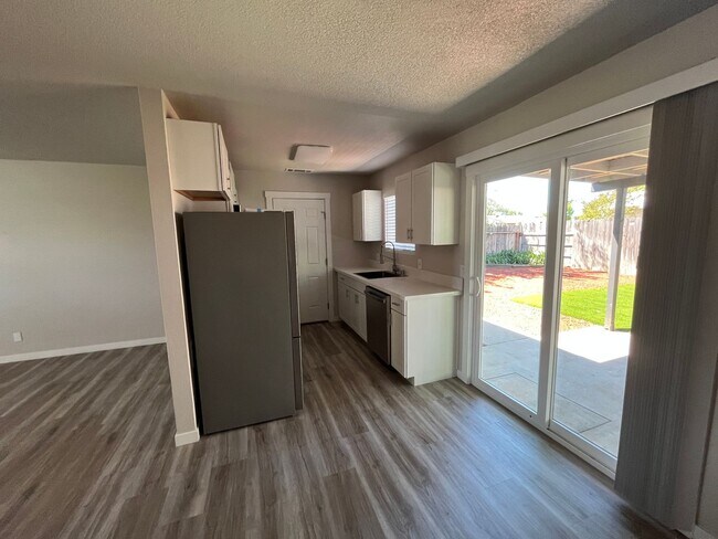 Foto del edificio - Remodeled cozy home in North Redding!
