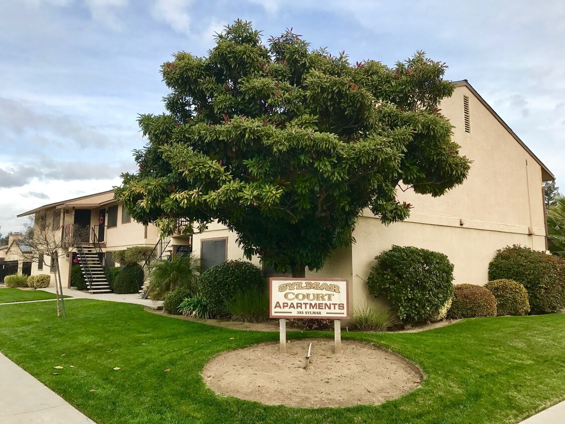 Foto principal - 385 Sylmar Ave