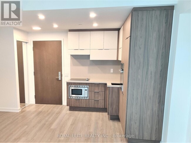 Building Photo - 39-2839 Roehampton Ave