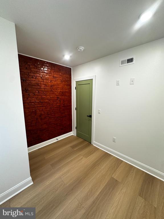 Foto del edificio - 1229 W Somerset St