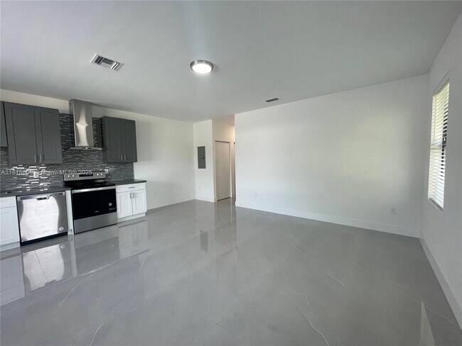 Foto del edificio - 3096 NW 27th St