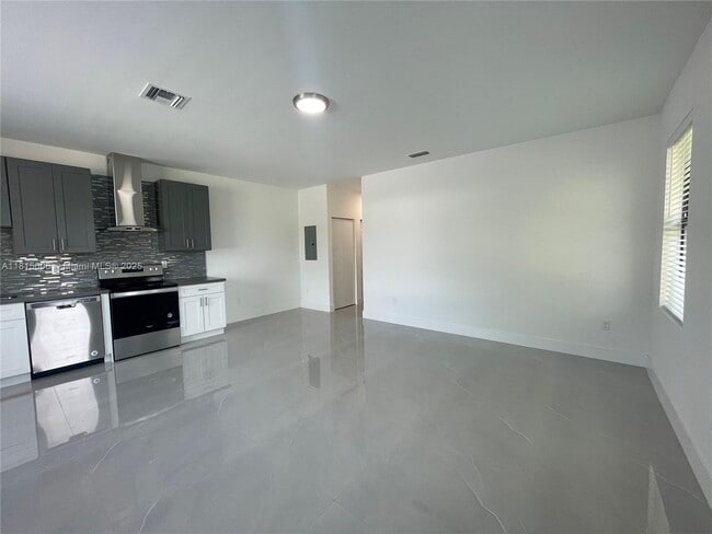 Building Photo - 3096 NW 27th St