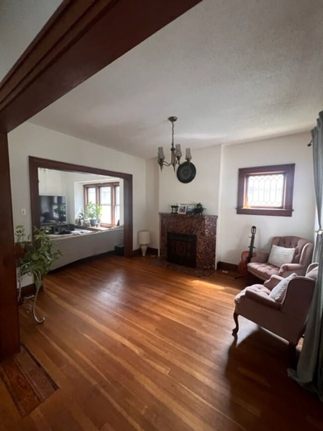Building Photo - Charming 4 bedroom home in Westport