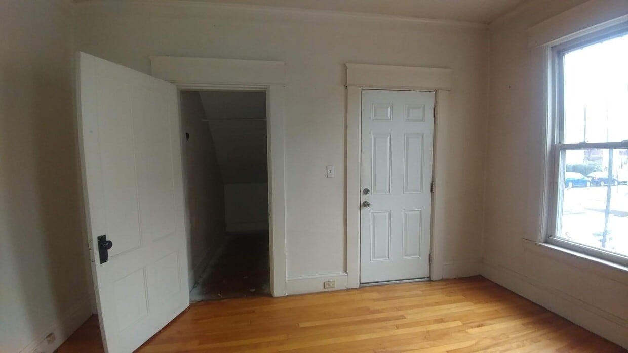 Primary Photo - 461 Maple St