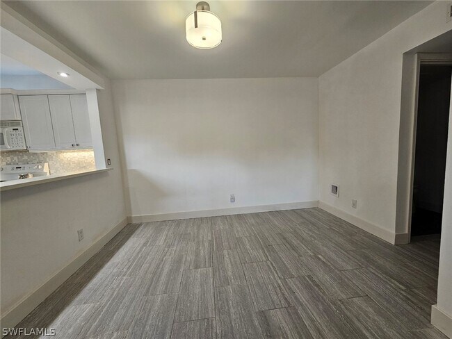 Building Photo - 4025 Sandlewood Ln