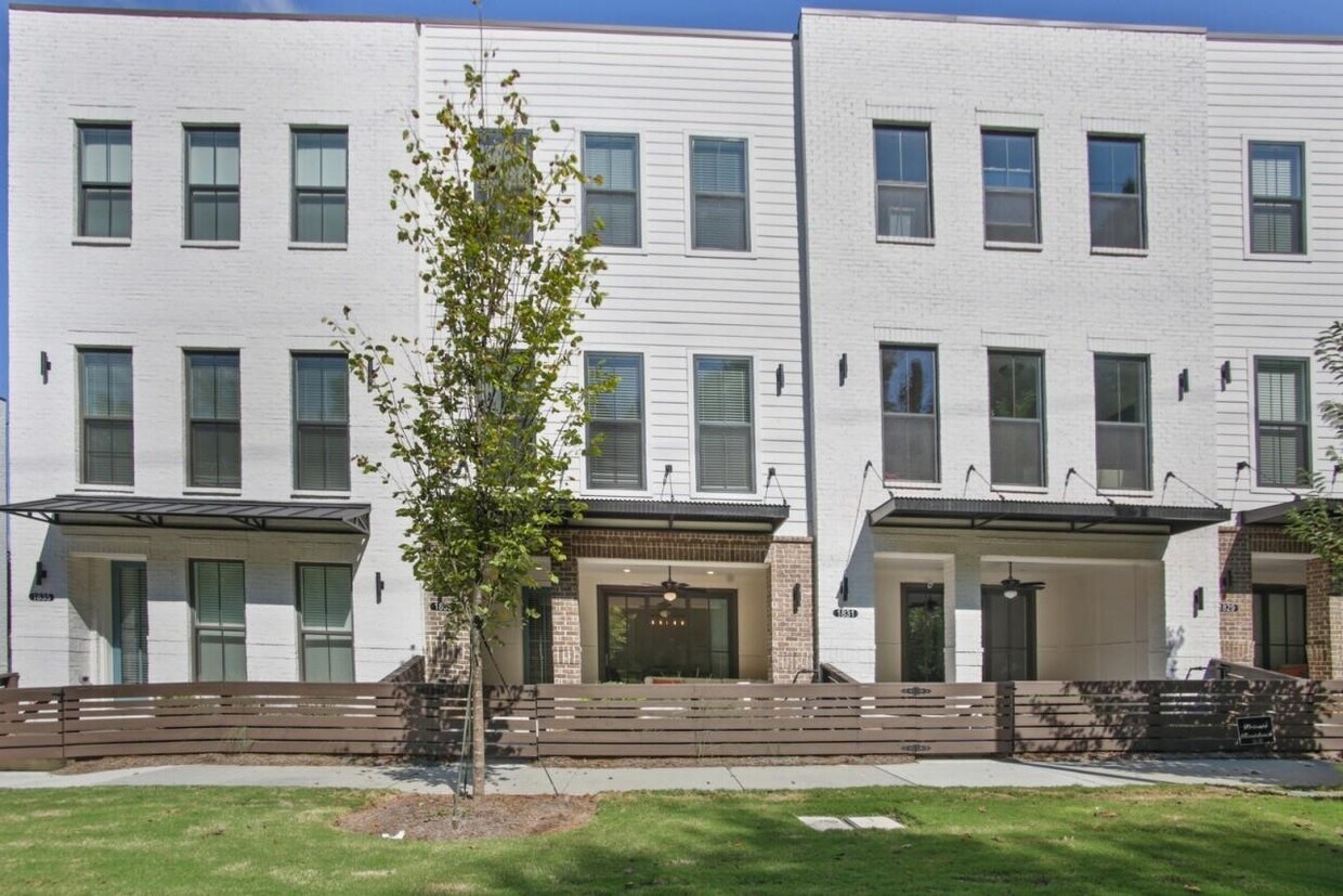 Primary Photo - 1833 La Dawn Ln