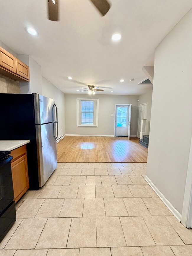 Building Photo - Rare 5-Bedroom Gem in Kingsessing