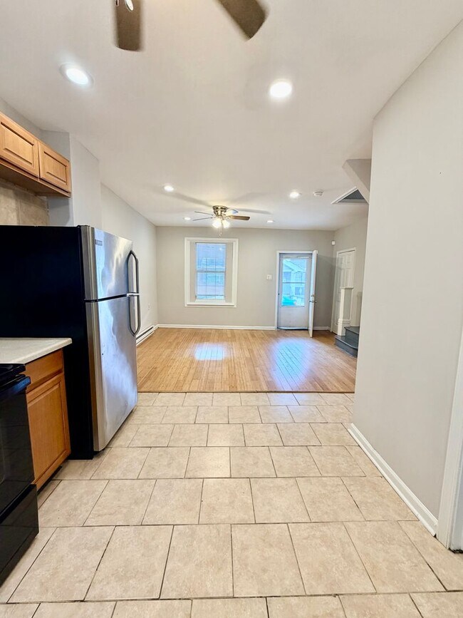 Foto del edificio - Rare 5-Bedroom Gem in Kingsessing