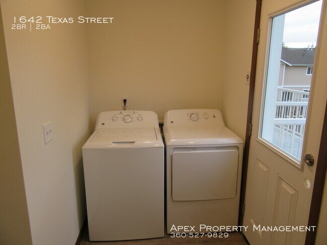 Foto del edificio - Eureka Townhomes