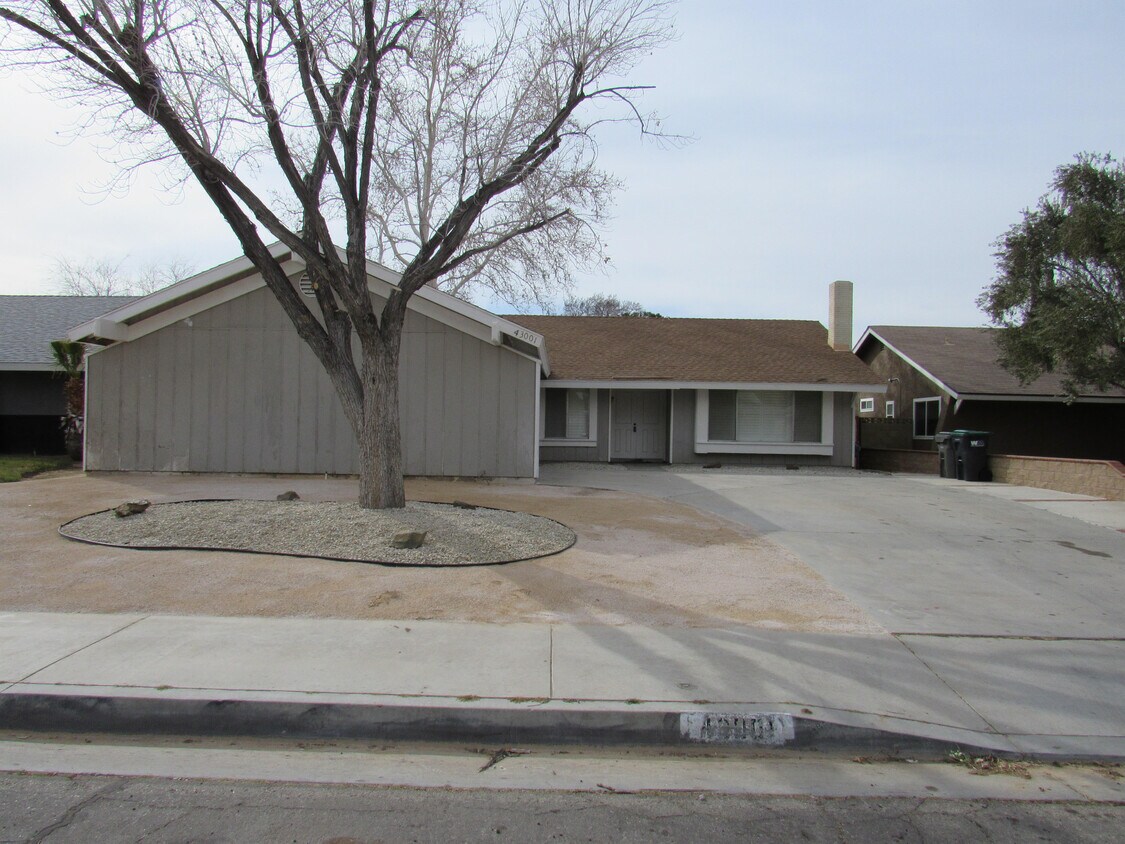 43001 Lemonwood Dr, Lancaster, CA 93536 House Rental in Lancaster, CA