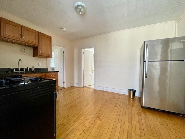 Foto del edificio - 296 W 5th St