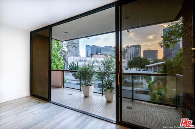 Foto del edificio - 268 S Lasky Dr