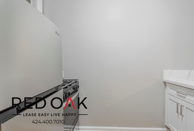 Building Photo - ~2 Weeks FREE~ Welcoming, Sunny Studio wit...