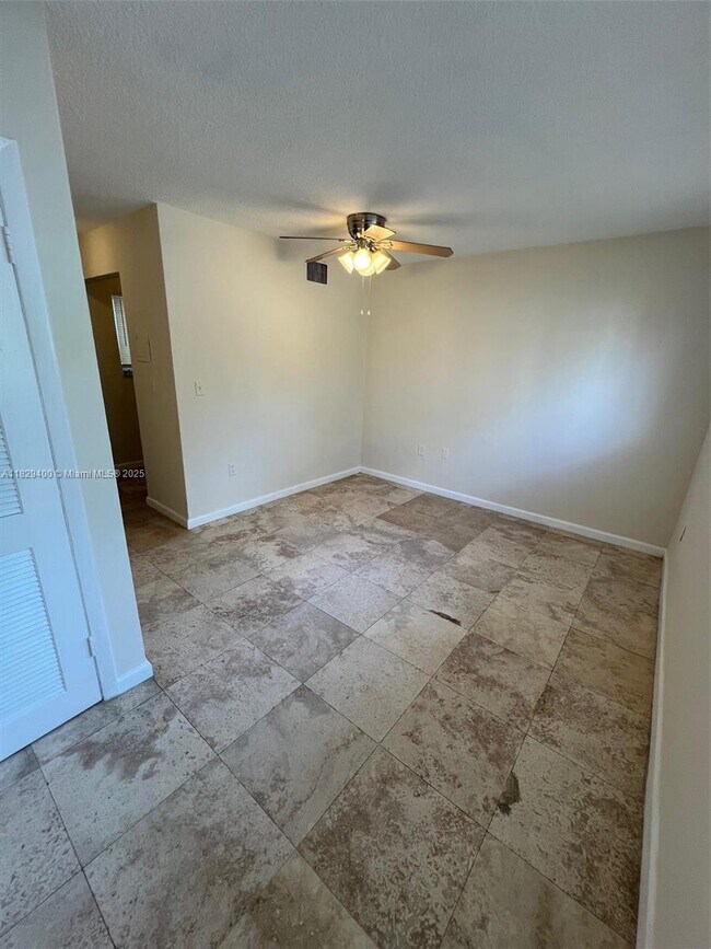 Foto del edificio - 7626 NE 6th Ct