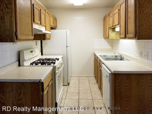 Building Photo - 2 br, 1 bath House - 10702 E Exposition Av...