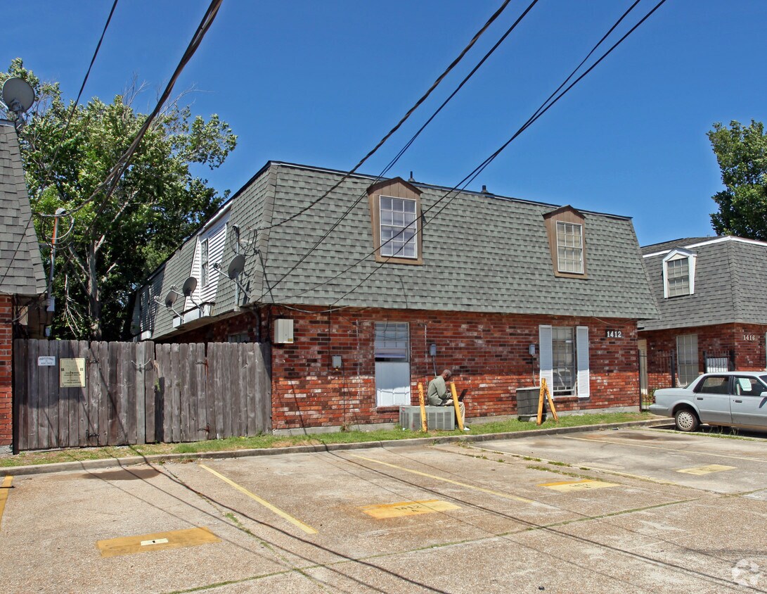 Primary Photo - 1404-1408 Hickory Ave