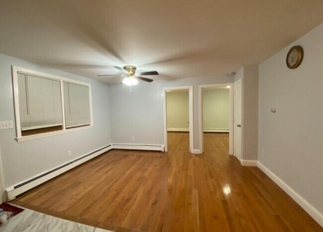 Foto del edificio - 114 King Hill Rd