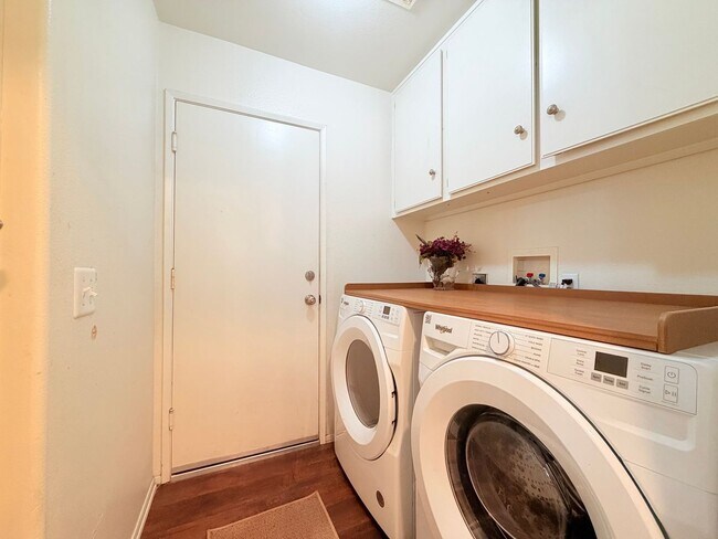 Foto del edificio - 20350 Calhaven Dr