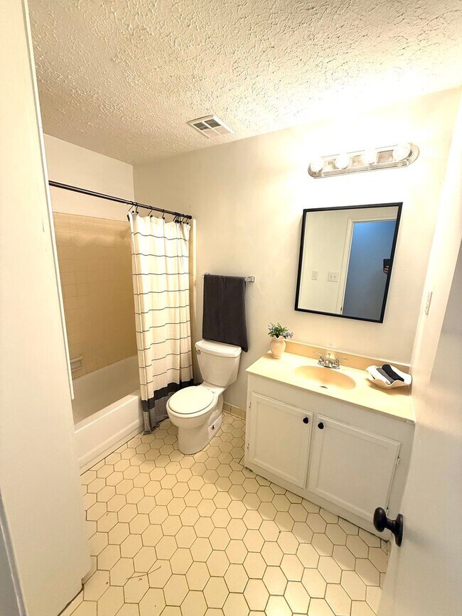 Foto del edificio - ** 4 Bed 3 Bath located in Prattville ** Call 334-366-9198 to schedule a self-tour. $500 credit t...