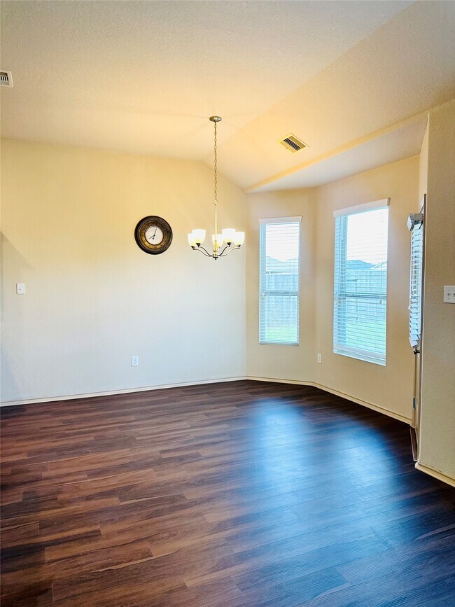 Foto del edificio - 5202 Lilac Hollow Ln